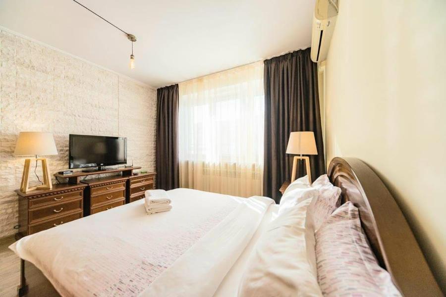 1 Room 65M2 Center Of Obolon Near River Side. Kiev Ngoại thất bức ảnh