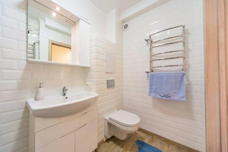 1 Room 65M2 Center Of Obolon Near River Side. Kiev Ngoại thất bức ảnh